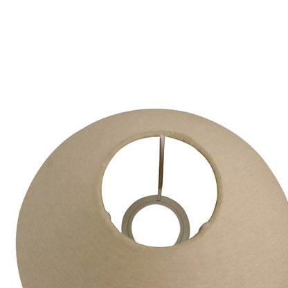 Deze grijze lampenkap voegt een moderne touch toe aan je interieur. Perfect voor sfeervolle verlichting in elke kamer.
