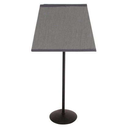 Deze grijze lampenkap straalt moderniteit uit en voegt een verfijnde touch toe aan jouw interieur.