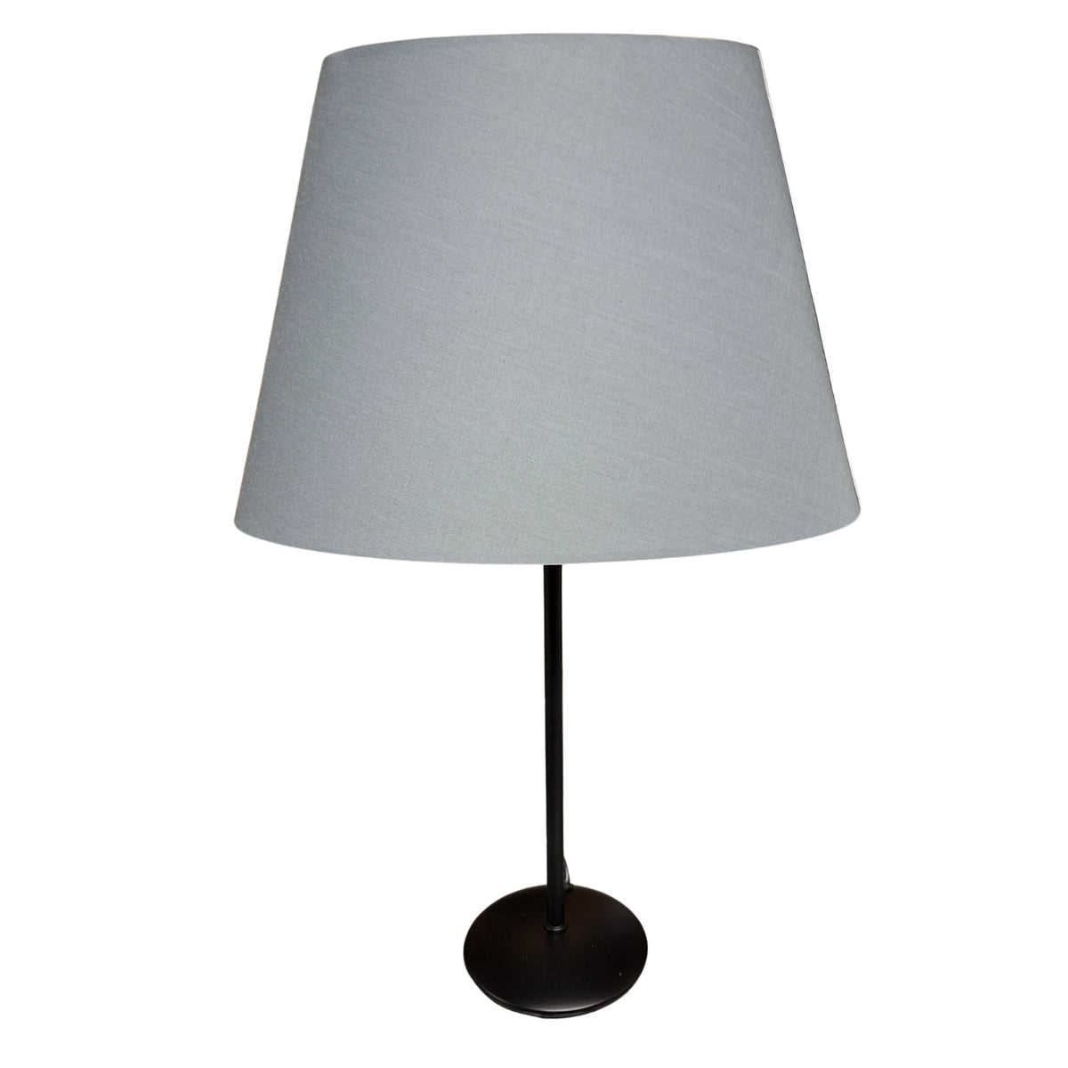 Deze grijze lampenkap van chintz voegt een verfijnde touch toe aan jouw interieur. Perfect voor een warme sfeer.