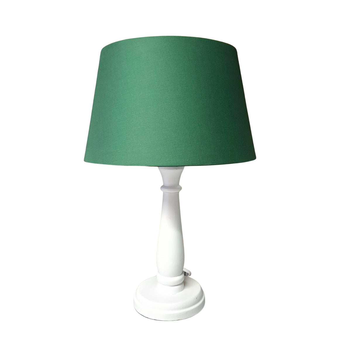 Deze groene lampenkap in chintz voegt een moderne, minimalistische touch toe aan je interieur.