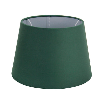 Deze groene lampenkap van chintz geeft een frisse uitstraling aan je interieur. Perfect voor sfeervolle verlichting!