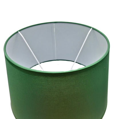 Deze groene lampenkap in chintz geeft een eigentijdse uitstraling. Perfect voor een minimalistisch interieur.