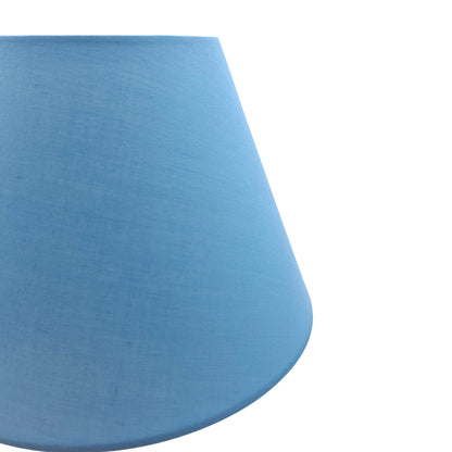 Verfrissende blauwe lampenkap van chintz met een modern design. Perfect voor een eigentijdse sfeer in huis.