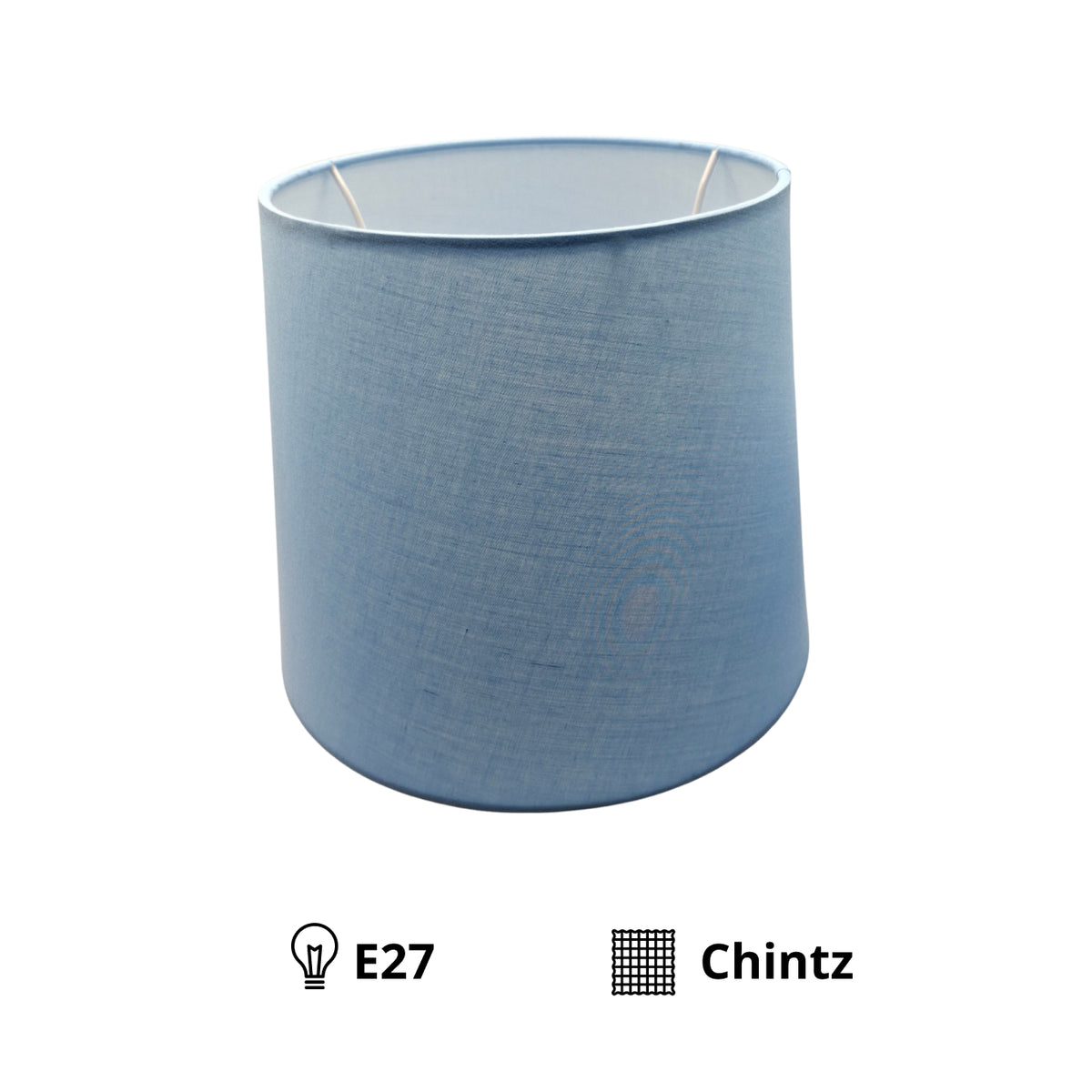 Verfrissende lichtblauwe lampenkap van chintz voor een zachte uitstraling. Laat elke ruimte stralen met een serene sfeer.