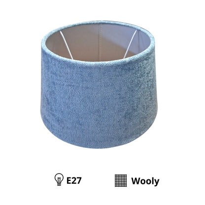 Deze lichtblauwe lampenkap voegt een frisse touch toe aan je interieur. Perfect voor een moderne, minimalistische sfeer.