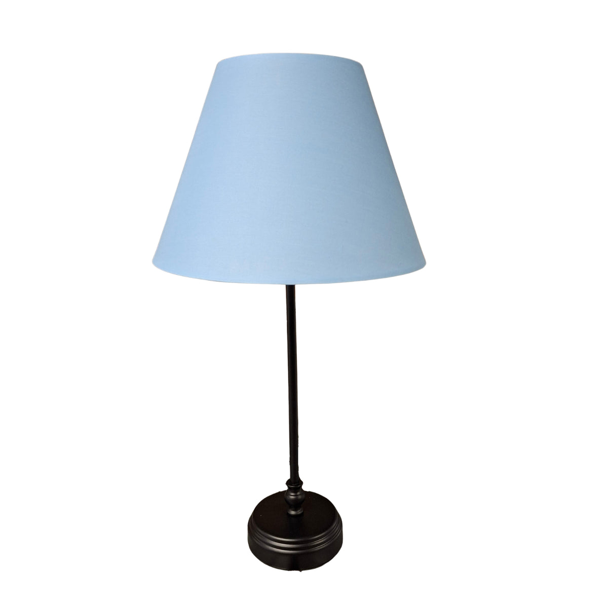 Een moderne lampenkap in een frisse blauwe tint. Perfect voor een eigentijdse uitstraling in uw interieur.