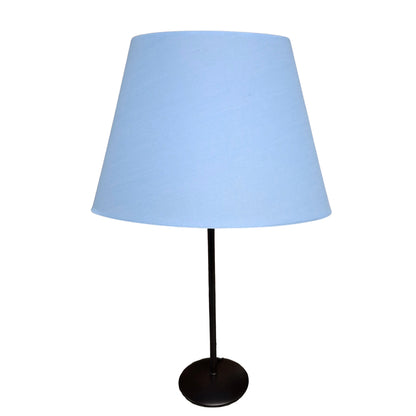 Frisse lichtblauwe lampenkap van chintz voor een moderne uitstraling. Perfect voor het creëren van een serene sfeer in huis.