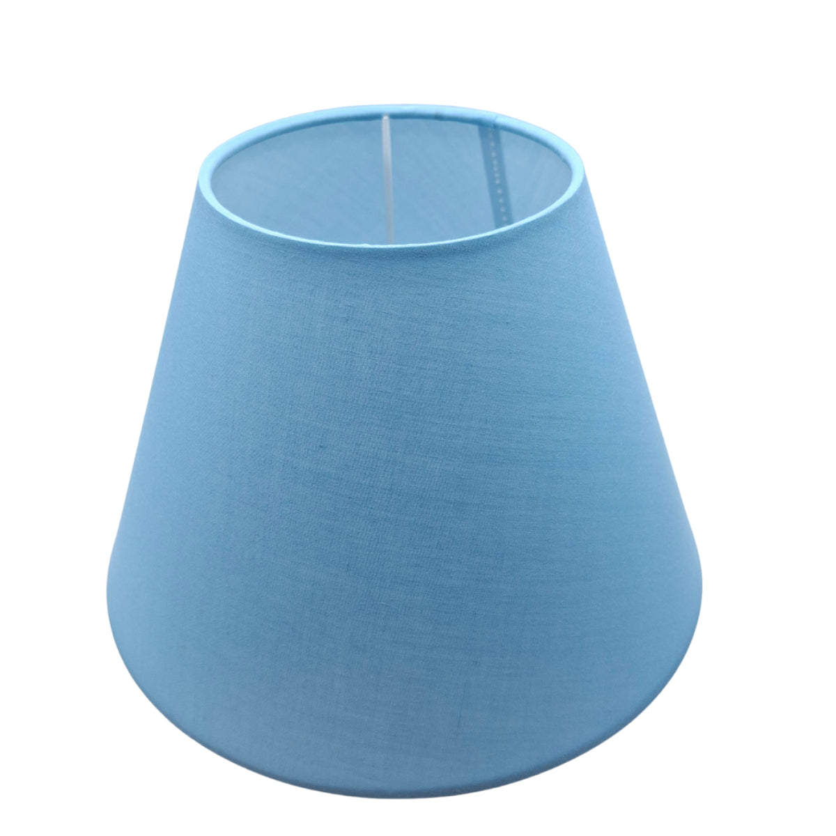 Deze moderne lampenkap in prachtig blauw voegt een frisse touch toe aan je interieur. Perfect voor sfeervolle verlichting.