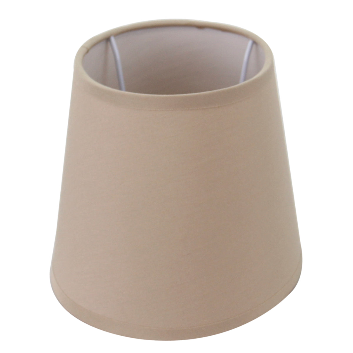 Deze lichtbruine lampenkap van katoen voegt een warme, stijlvolle touch toe aan jouw interieur. Perfect voor elke sfeer.