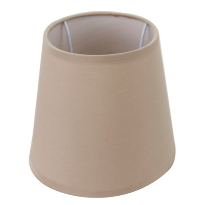 Deze lichtbruine lampenkap van katoen voegt een warme, stijlvolle touch toe aan jouw interieur. Perfect voor elke sfeer.