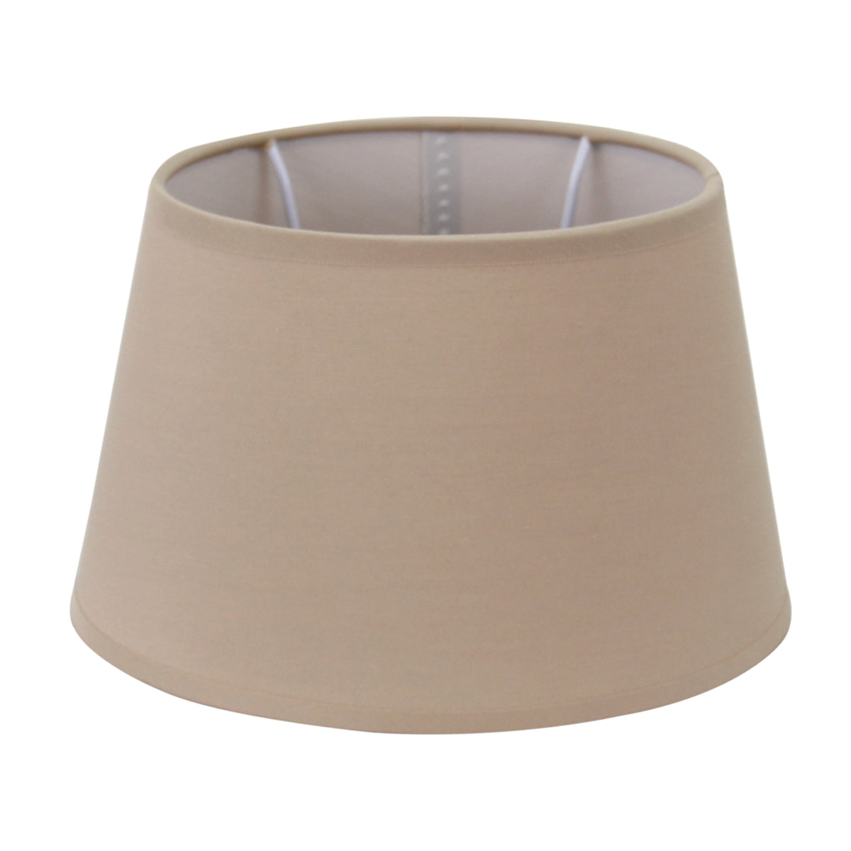 Deze lichtbruine lampenkap van katoen voegt warmte en stijl toe aan je interieur.