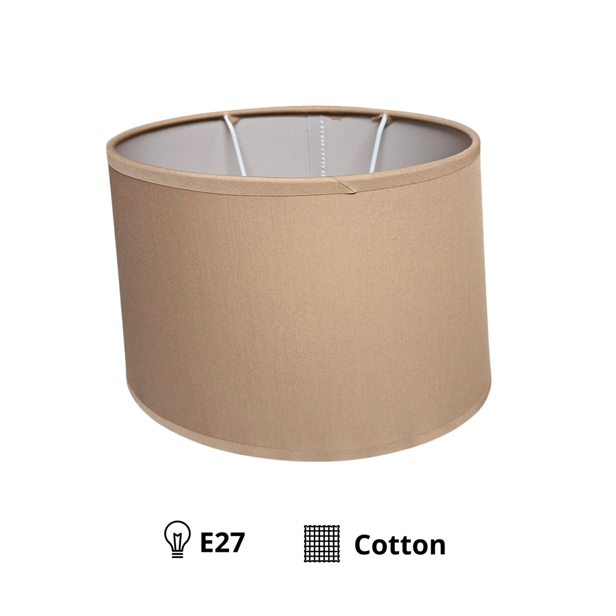 Deze lichtbruine lampenkap van katoen voegt warmte toe aan elke kamer. Perfect voor een gezellige en sfeervolle ambiance.