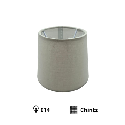 Minimalistische lichtgrijze lampenkap van chintz, perfect voor een moderne inrichting. Voegt elegantie toe aan elke ruimte.