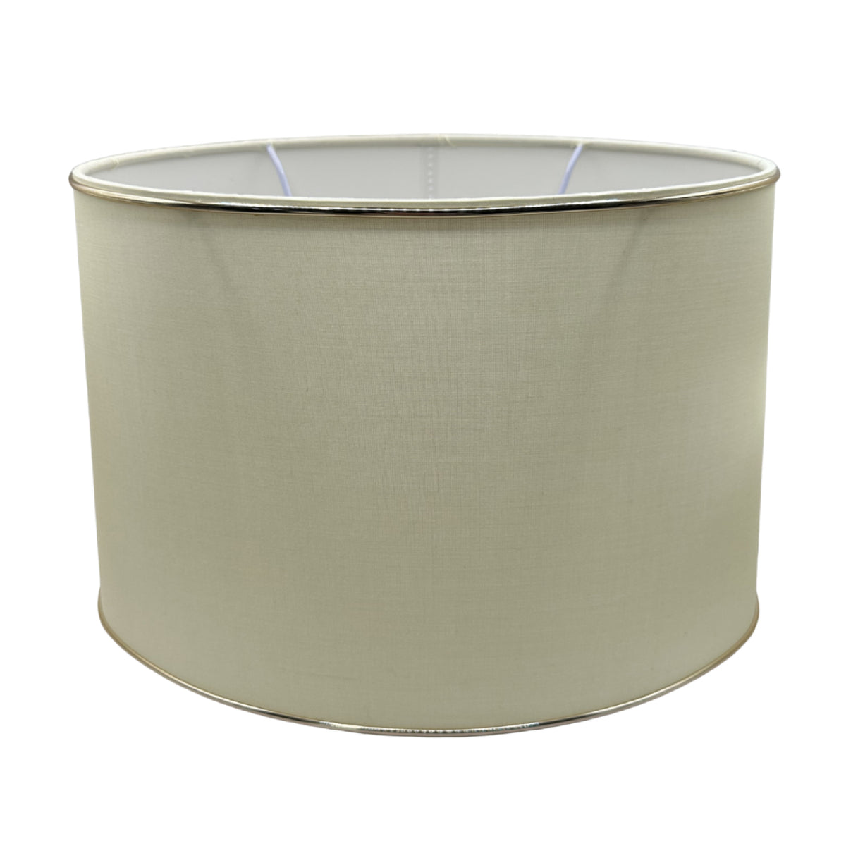 De luxe ovale lampenkap in crème met gouden accenten biedt een moderne uitstraling. Ideaal voor een sfeervolle ambiance.