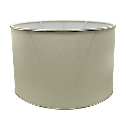 De luxe ovale lampenkap in crème met gouden accenten biedt een moderne uitstraling. Ideaal voor een sfeervolle ambiance.