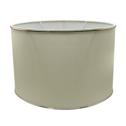 De luxe ovale lampenkap in crème met gouden accenten biedt een moderne uitstraling. Ideaal voor een sfeervolle ambiance.