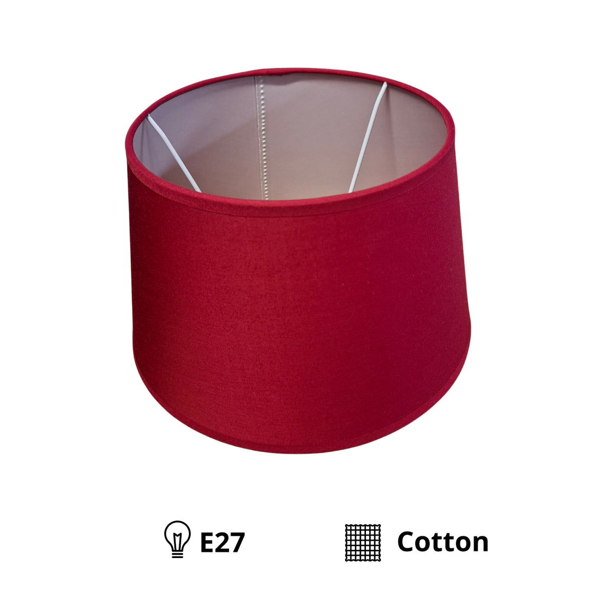 Deze elegante lampenkap in rood katoen voegt een moderne touch toe aan elke ruimte. Perfect voor sfeervolle verlichting.