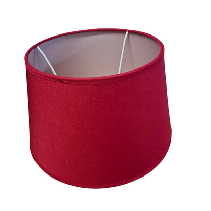 Deze elegante rode lampenkap van katoen voegt een moderne flair toe aan je interieur. Perfect voor sfeervolle verlichting!