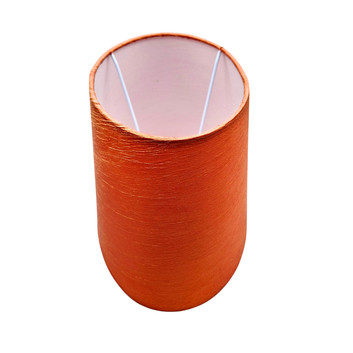 Stralende rode lampenkap van stof, perfect voor een moderne uitstraling. Creëert een warme sfeer in elke ruimte.