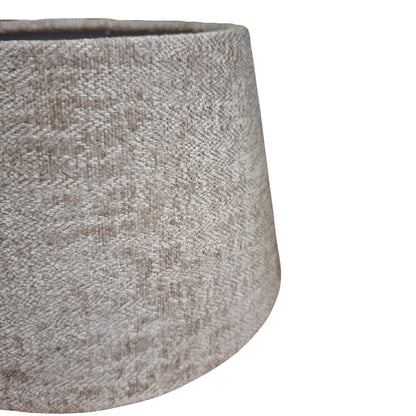 Licht taupe lampenkap van wol in een modern, minimalistisch design. Perfect voor een sfeervolle ambiance in elke ruimte.