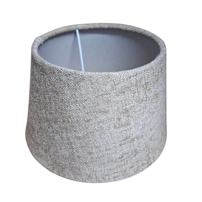Minimalistische lampenkap in taupe, perfect voor een moderne uitstraling. Ideaal voor sfeervolle verlichting in elke kamer.