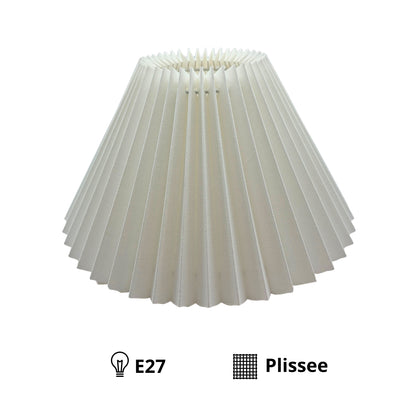 Deze tijdloze witte lampenkap van chintz past perfect in elke interieurstijl. Creëert een warme, sfeervolle ambiance.