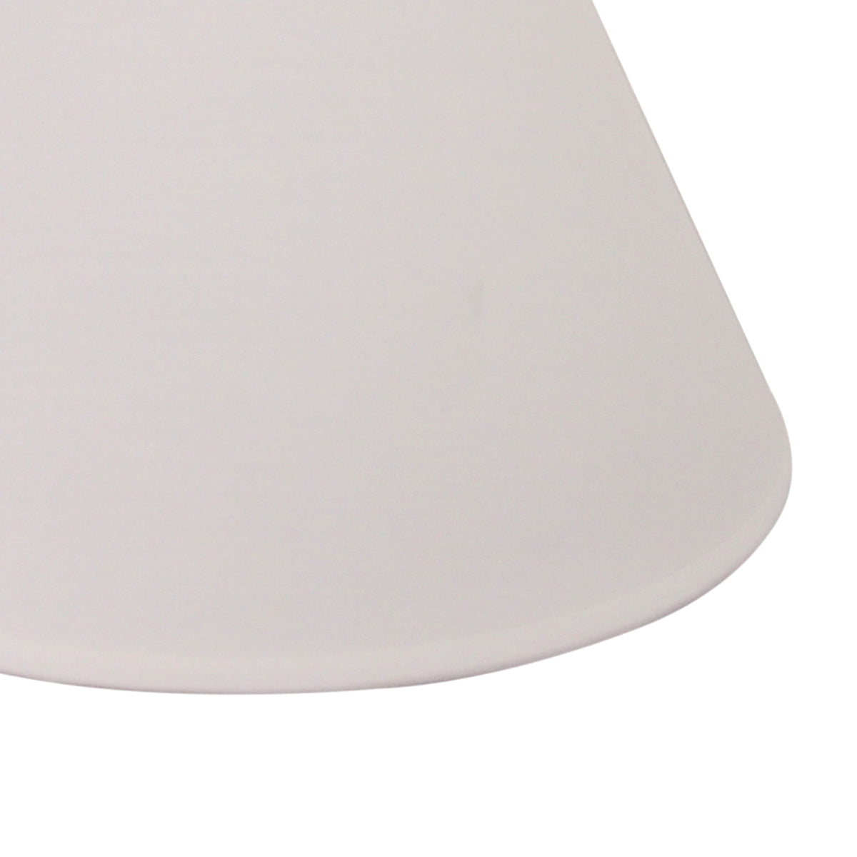 Lichtgewicht witte lampenkap van chintz voor een verfijnde uitstraling. Perfect voor elke stijlvolle interieursetting.