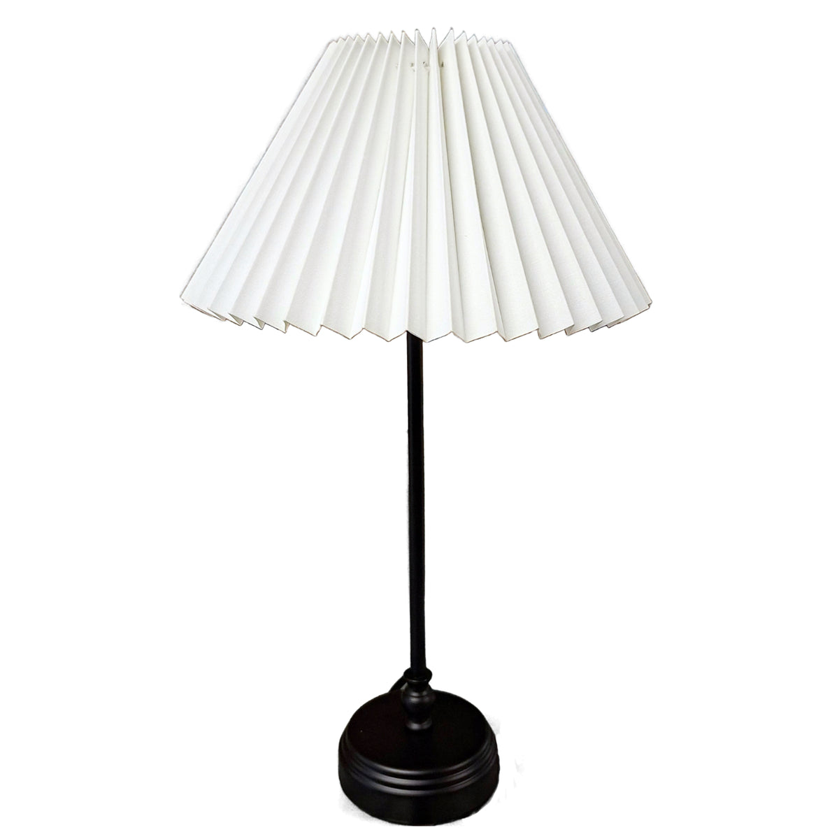 Tijdloze witte lampenkap van chintz, perfect voor een elegant interieur. Geef je verlichting een frisse uitstraling.