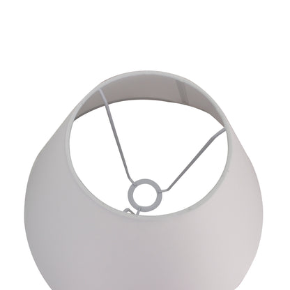 Deze witte lampenkap van chintz voegt een elegante touch toe aan je interieur. Perfect voor sfeervolle verlichting.