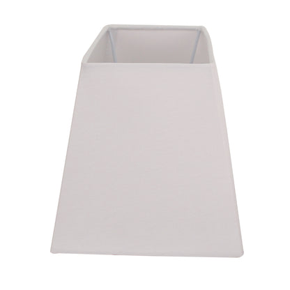 Deze witte lampenkap voegt een frisse touch toe aan elke ruimte. Ideaal voor sfeervolle en stijlvolle verlichting.