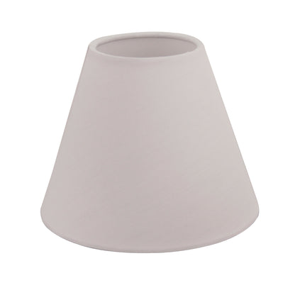 Deze witte lampenkap biedt een frisse uitstraling en past perfect in elke moderne inrichting. Laat je interieur stralen!