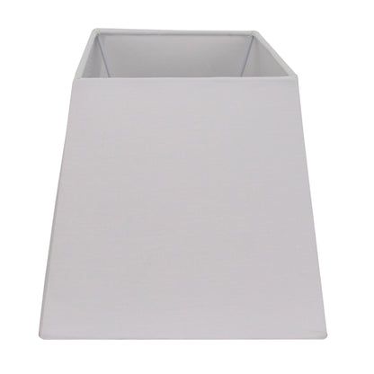 De tijdloze witte lampenkap van Various geeft elke ruimte een frisse uitstraling. Perfect voor een sfeervolle ambiance.