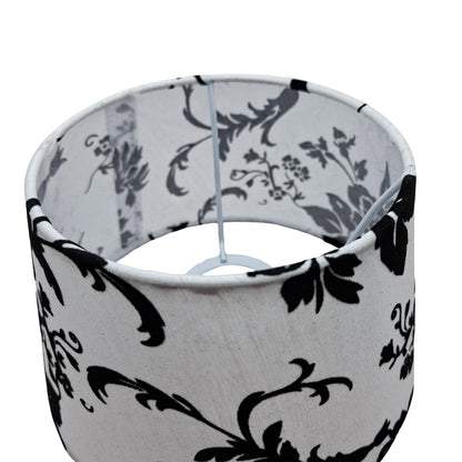 Deze elegante lampenkap in zwart/wit geeft een vintage touch aan elke ruimte. Perfect voor sfeervolle verlichting!