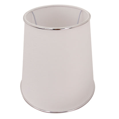 Met een verfijnde zilveren afwerking voegt deze lampenkap een luxe touch toe aan elke ruimte.