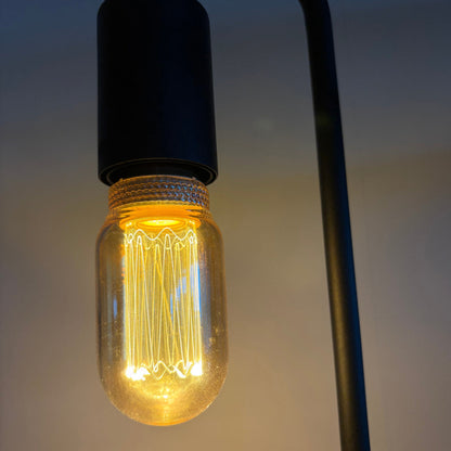 Transparante lichtbron die een warme gloed verspreidt. Perfect voor een sfeer vol gezelligheid en stijl in huis.
