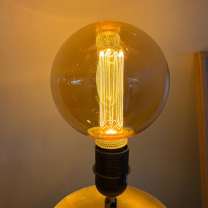 Deze transparante lichtbron geeft een warme gloed en creëert een sfeervolle ambiance in elke ruimte. Perfect voor jouw lamp!