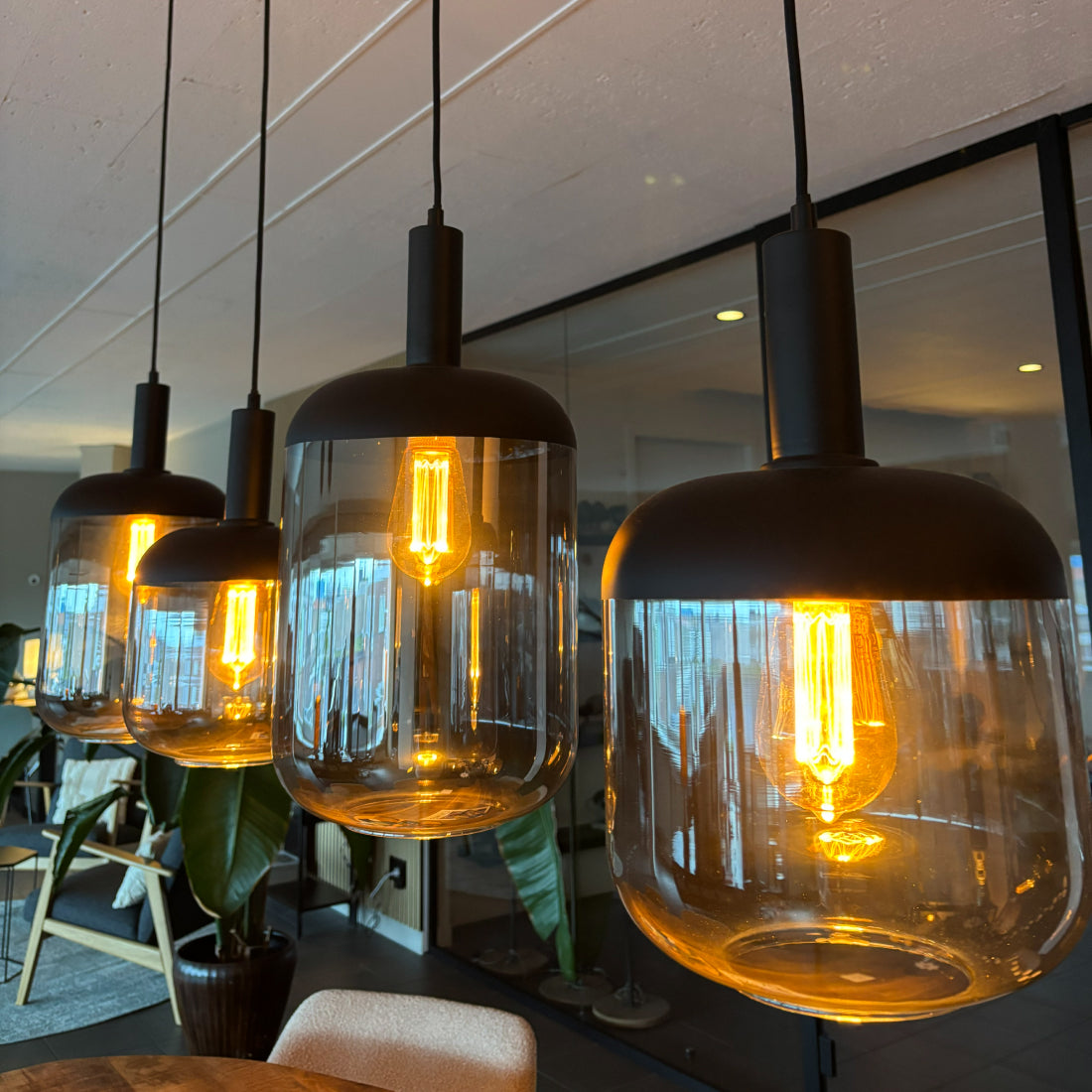 Detail van de transparante lichtbron L504G, perfect voor sfeervolle en warme verlichting in jouw interieur.