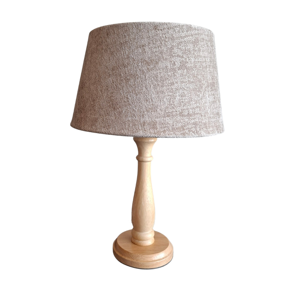 De lichtbruine lampenvoet in Japandi-stijl brengt warmte en eenvoud in je interieur. Perfect voor een gezellige sfeer.