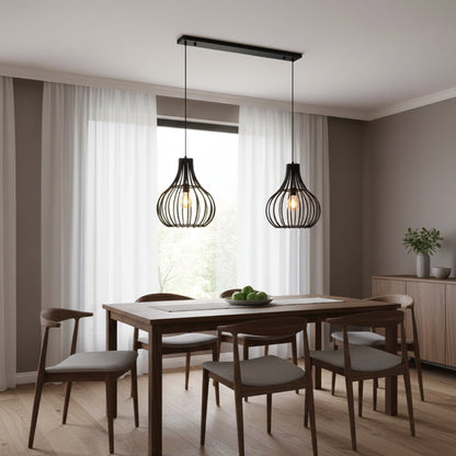 De zwarte Goccia hanglamp creëert een sfeervolle ambiance boven de eettafel. Perfect voor gezellige diners met vrienden.