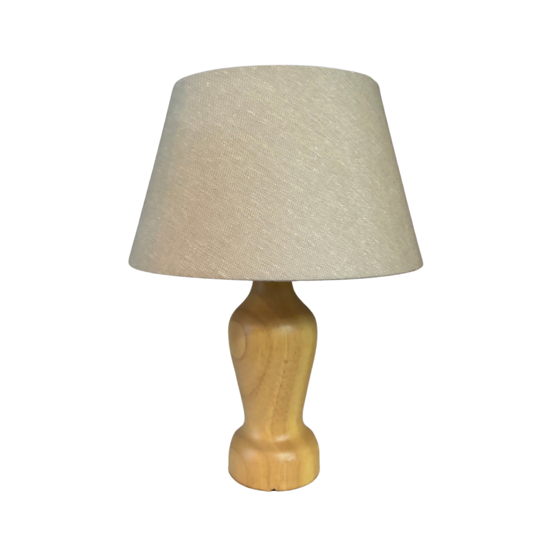 De Mona tafellamp in zandkleur voegt een serene Japandi-sfeer toe aan je interieur. Perfect voor sfeervolle avonden.