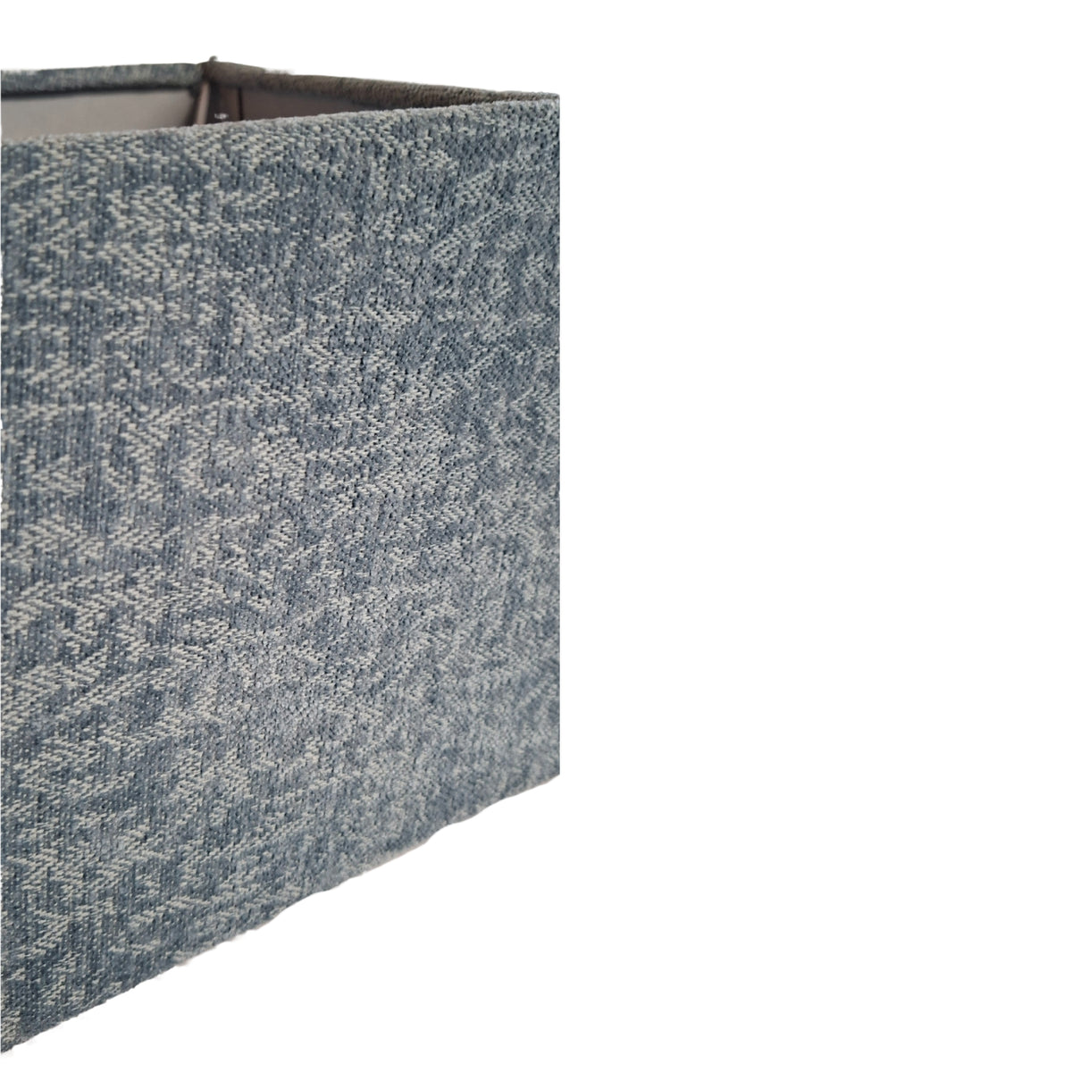 De moderne blauwe Wooly lampenkap voegt een frisse touch toe aan je interieur. Perfect voor een sfeervolle uitstraling!