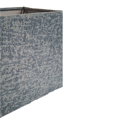 De moderne blauwe Wooly lampenkap voegt een frisse touch toe aan je interieur. Perfect voor een sfeervolle uitstraling!