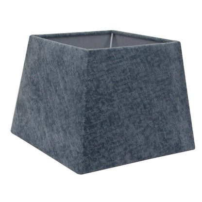 Deze moderne lampenkap in blauw voegt een frisse touch toe aan je interieur. Perfect voor een sfeervolle uitstraling.