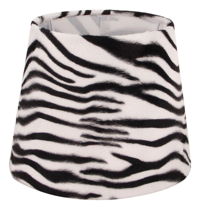 De Zebra tafellamp in wit en zwart voegt een speelse touch toe aan je interieur. Perfect voor een unieke sfeer!