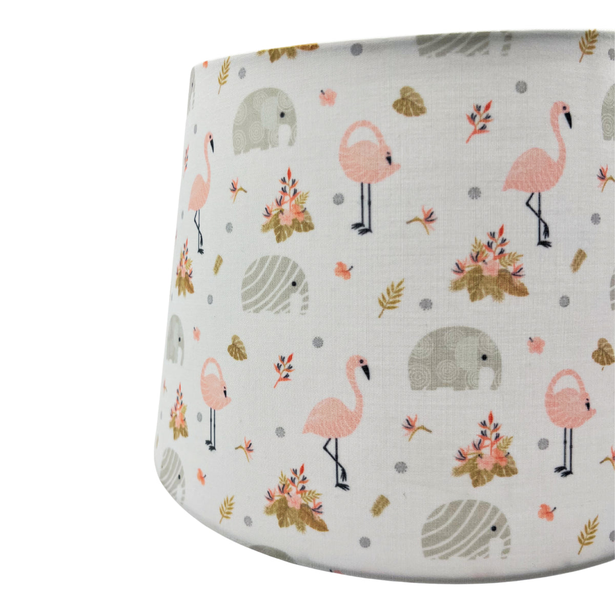 Deze crèmekleurige lampenkap uit de Zoo-serie voegt een bohemian touch toe aan je interieur.