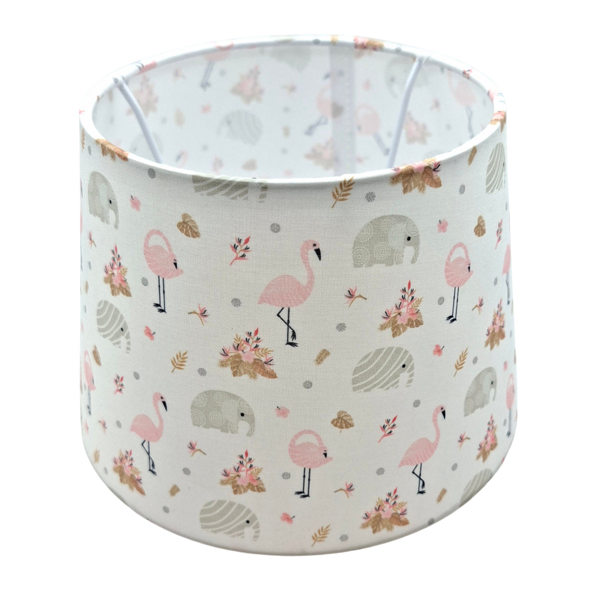 Deze crème lampenkap creëert een warme bohemian sfeer in je interieur. Perfect voor een landelijke stijl.