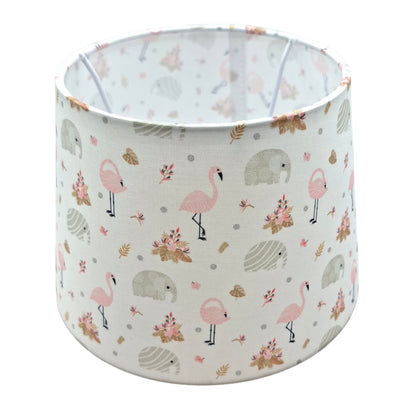 Deze crème lampenkap creëert een warme bohemian sfeer in je interieur. Perfect voor een landelijke stijl.