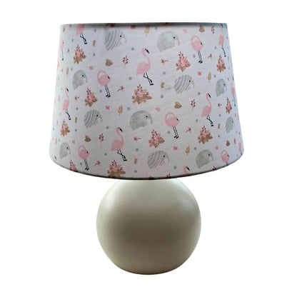 De Zoo tafellamp brengt een speelse mix van kleuren in je interieur. Ideaal voor een bohemian of vintage sfeer.