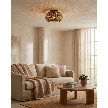 De natuurlijke uitstraling van de Weaving plafondlamp past perfect in moderne interieurs.