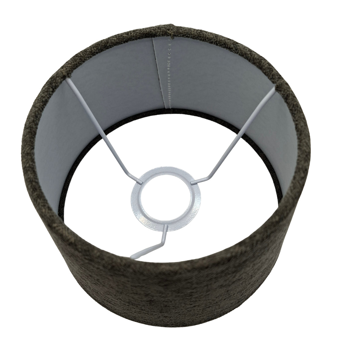 De antracieten lampenkap van de Wooly-serie biedt een moderne uitstraling. Perfect voor een sfeervol interieur.